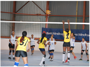 Khomas Nampol (in yellow-black kit) won their match against Polytechnic in the Ladies League of the second round of the Bank Windhoek National Volleyball League last weekend.