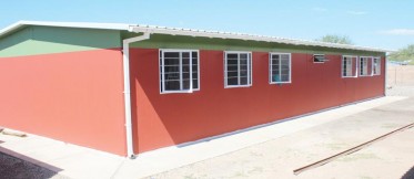 B2 Gold, the operator of the Oshikoto gold mine near Otjiwarongo built four new classrooms in two buildings for the Shalom Primary School in Otavi. Each building houses two classrooms. 