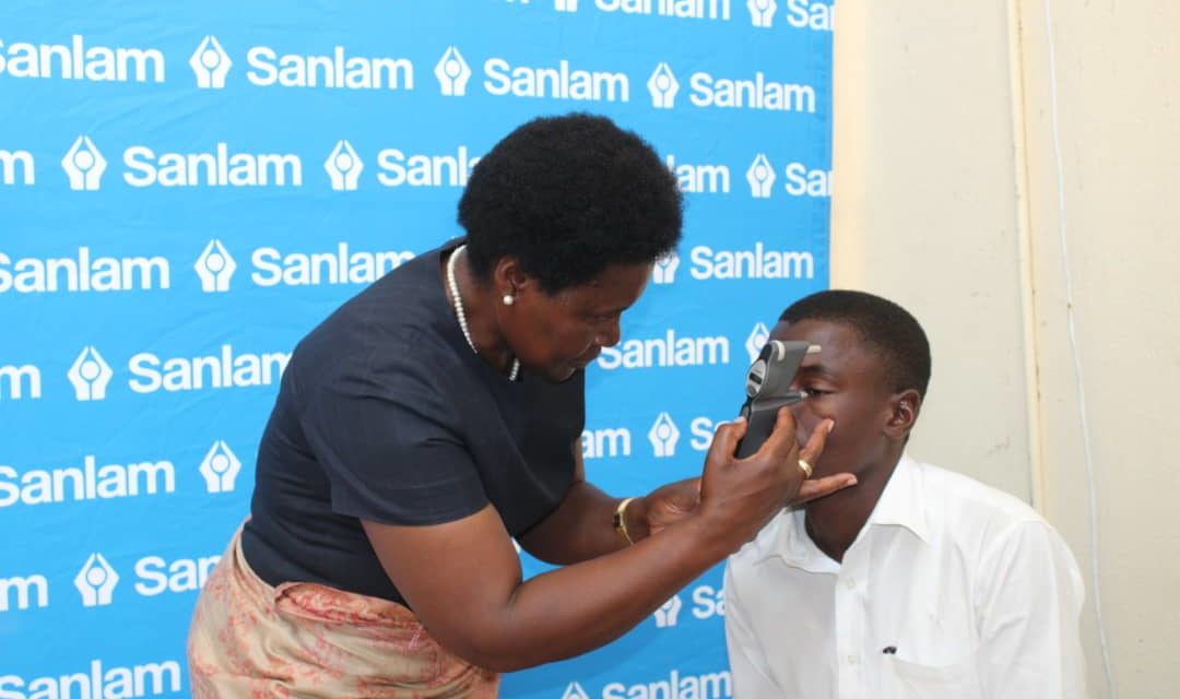 2000 learners eyes tested through Vision for Change Project – Sanlam, Shaetonhodi Optometrist partner