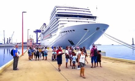 Mega cruiser’s passengers enthralled by Walvis experience, many more ships to follow