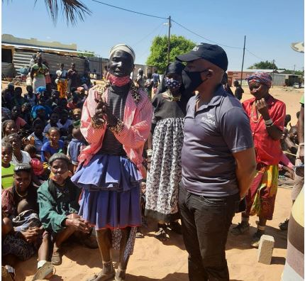 Angolan nationals and Ovahimba communties in drought stricken areas receive humanitarian aid from NAMDIA